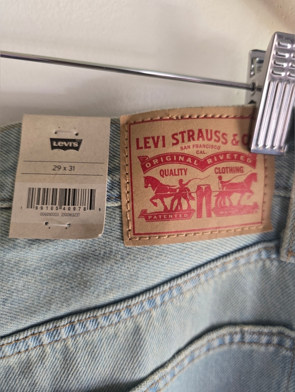 NWT! Levi's, Middy Loose Bootcut Jeans, Que Pas Que Pasa, 29 ×31, MSRP $75 - Picture 8 of 9